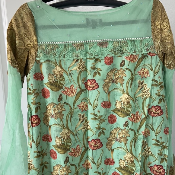 Almirah 3 piece PRET wear dress - Picture 5 of 8